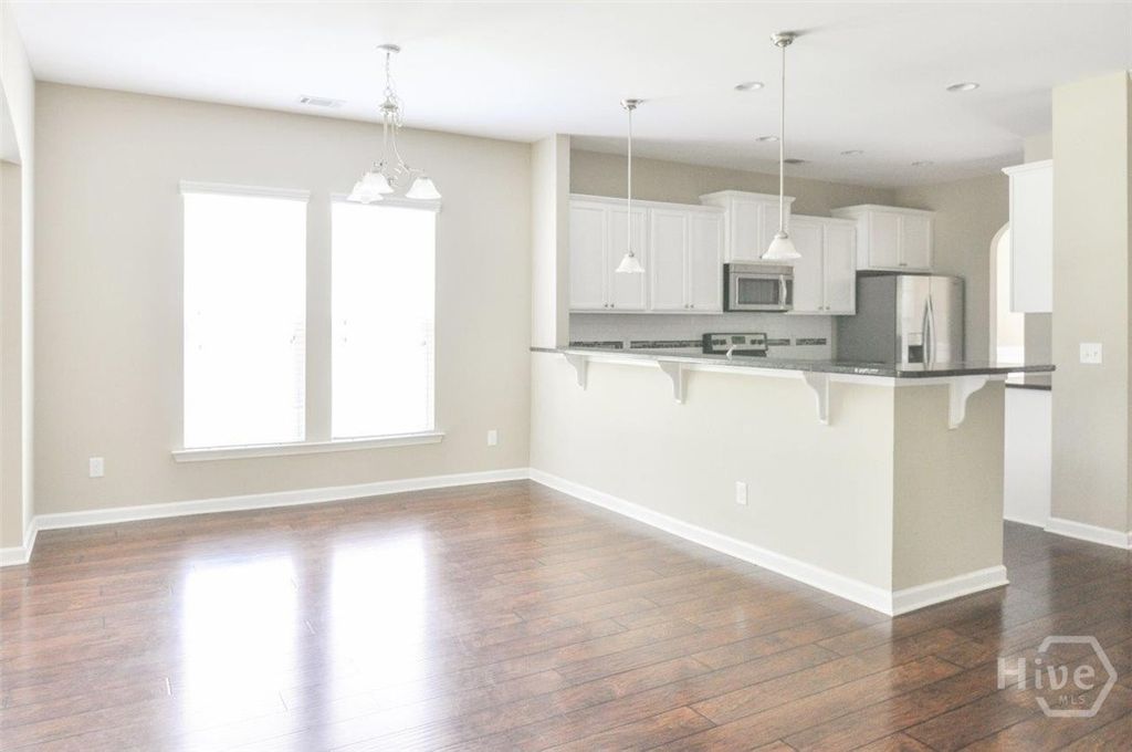 Image 17 of property listing at 8 Lonnie Drive, Richmond Hill, GA 31324