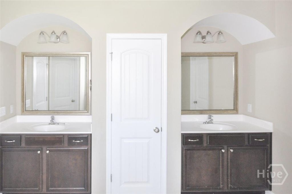 Image 22 of property listing at 8 Lonnie Drive, Richmond Hill, GA 31324