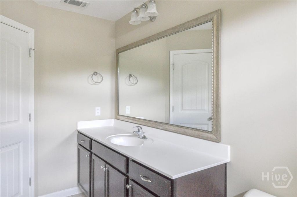 Image 36 of property listing at 8 Lonnie Drive, Richmond Hill, GA 31324