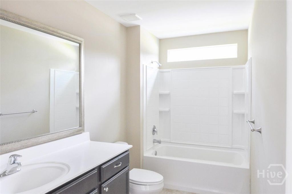 Image 37 of property listing at 8 Lonnie Drive, Richmond Hill, GA 31324