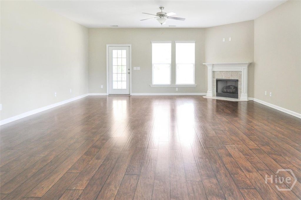 Image 5 of property listing at 8 Lonnie Drive, Richmond Hill, GA 31324