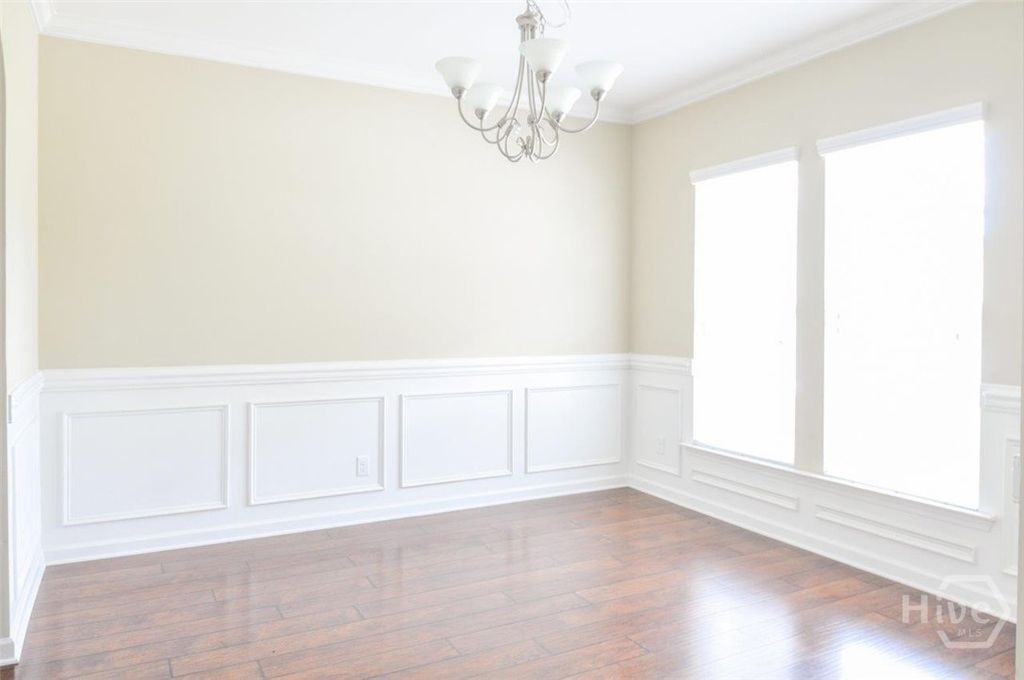 Image 7 of property listing at 8 Lonnie Drive, Richmond Hill, GA 31324