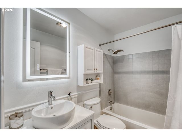 4000 CARMAN Dr 79, Lake Oswego, OR 97035