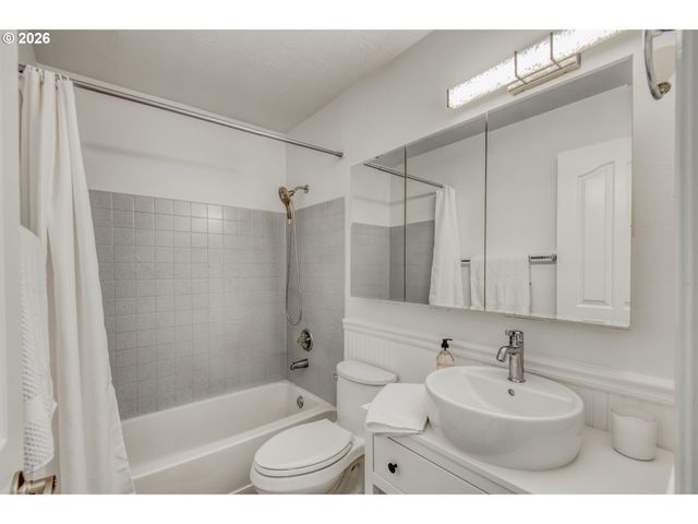 4000 CARMAN Dr 79, Lake Oswego, OR 97035