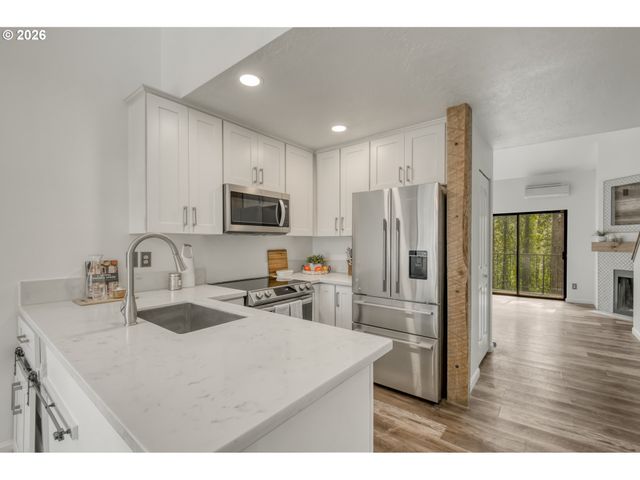 4000 CARMAN Dr 79, Lake Oswego, OR 97035