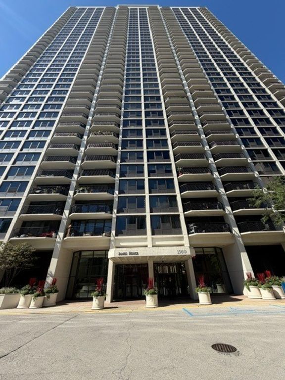 1560 N Sandburg Terrace 2808J, Chicago, IL 60610 — exterior