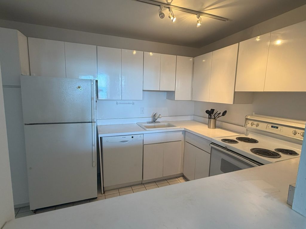1560 N Sandburg Terrace 2808J, Chicago, IL 60610 — photo 4