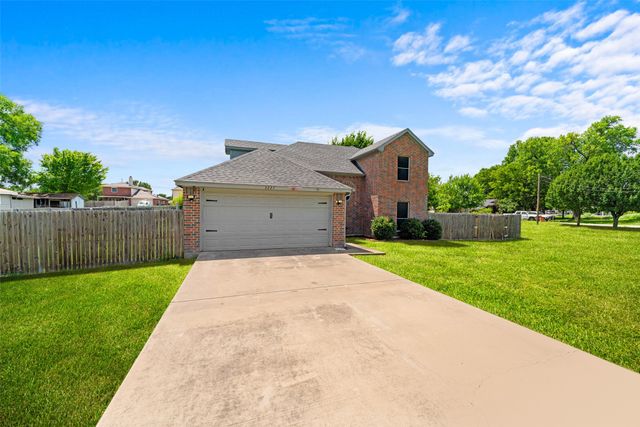 3227 Baskin Drive, Lancaster, TX 75134