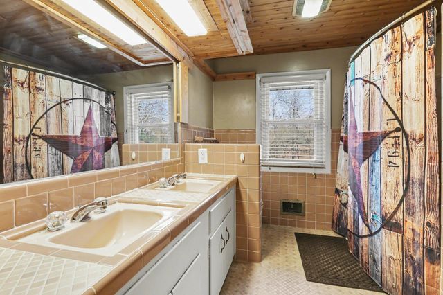 5029 Harriett Drive, Jackson, MI 49203