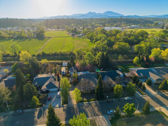 4540 Cerro Lane, Redding, CA 96001