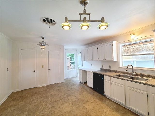 5710 Hinman Dr, Corpus Christi, TX 78412