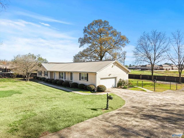 16088 Lucas Ferry Road, Athens, AL 35611