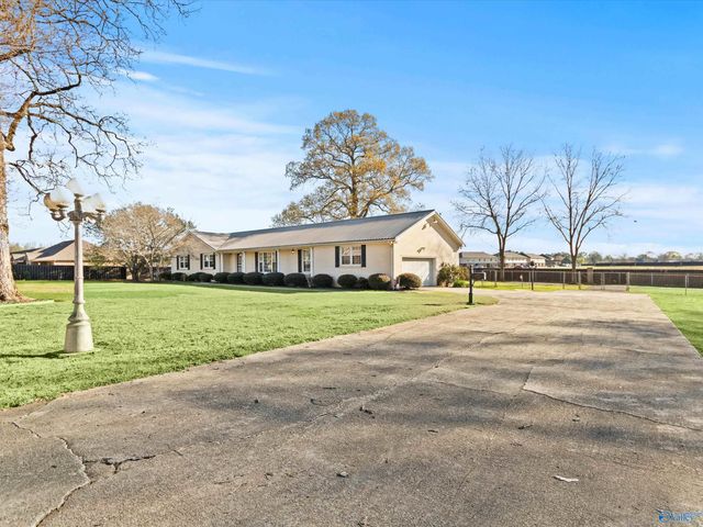 16088 Lucas Ferry Road, Athens, AL 35611