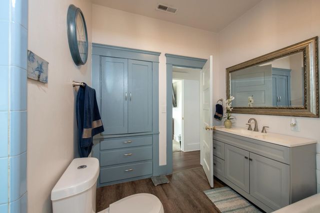 720 N Poplar Avenue, Fresno, CA 93728