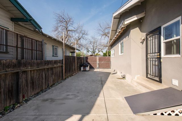 720 N Poplar Avenue, Fresno, CA 93728