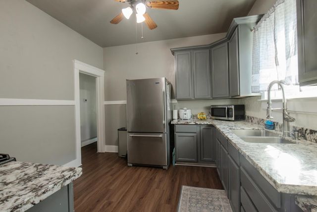 720 N Poplar Avenue, Fresno, CA 93728