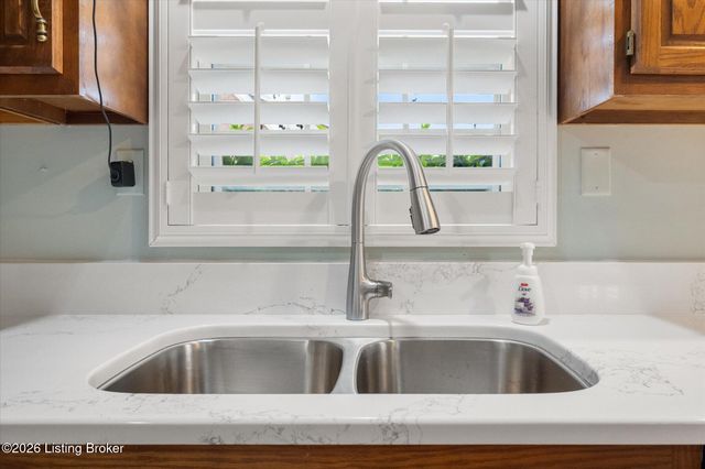 413 Sam Dr, Louisville, KY 40214