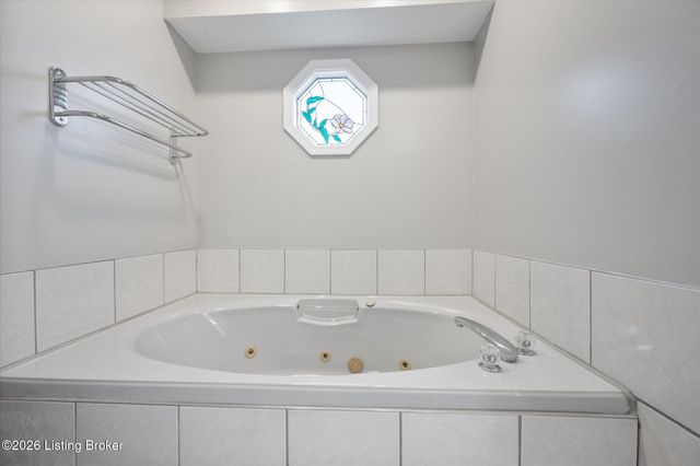 413 Sam Dr, Louisville, KY 40214