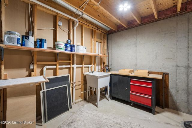 413 Sam Dr, Louisville, KY 40214