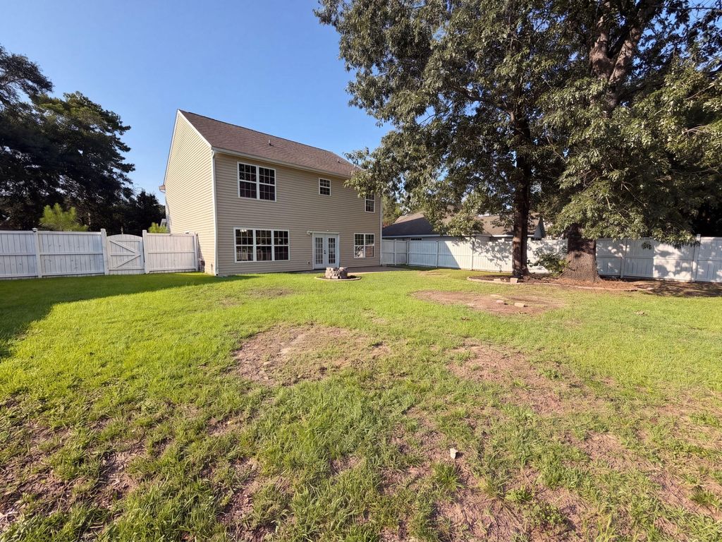 Image 5 of property listing at 4809 Harvest Moon Court, Summerville, SC 29485