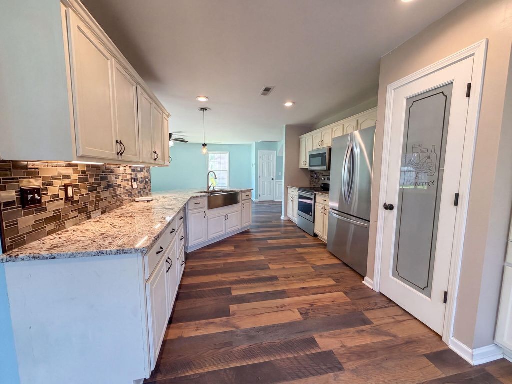 Image 6 of property listing at 4809 Harvest Moon Court, Summerville, SC 29485