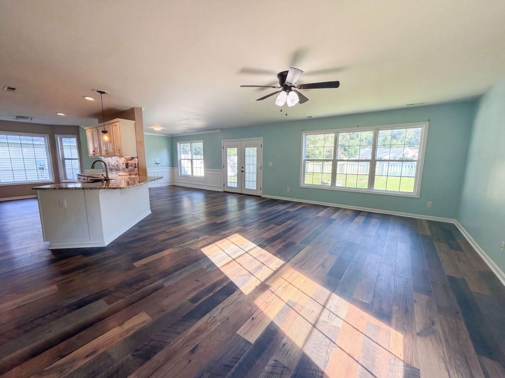 Image 7 of property listing at 4809 Harvest Moon Court, Summerville, SC 29485