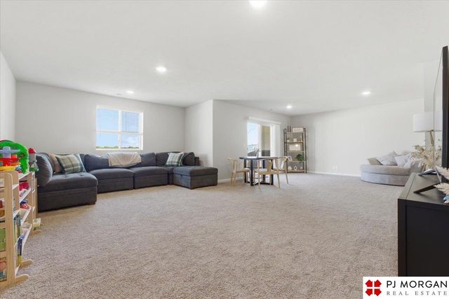 17804 Virginia Street, Omaha, NE 68136