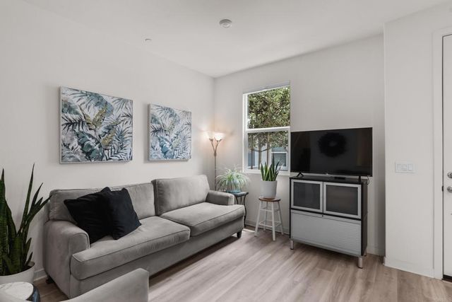 4136 Sitio Flor, Oceanside, CA 92057