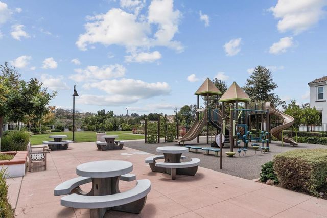 4136 Sitio Flor, Oceanside, CA 92057