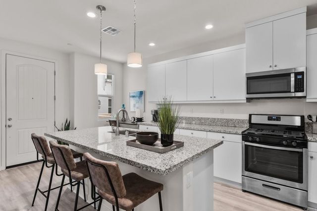 4136 Sitio Flor, Oceanside, CA 92057