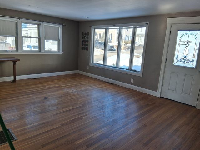 25 Richmond St, Weymouth, MA 02188