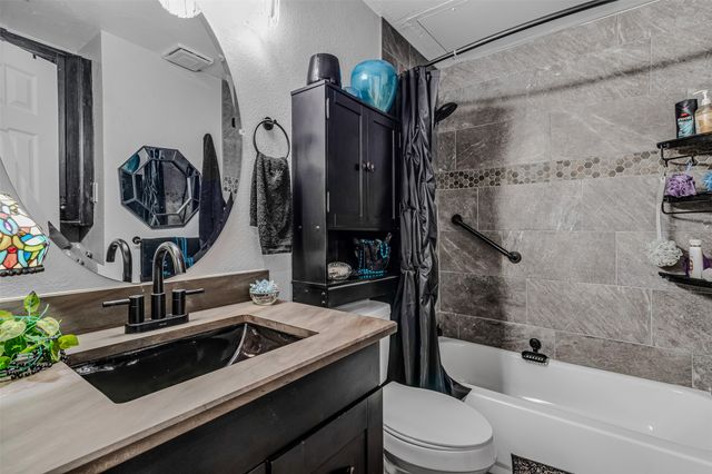 1933 Island Circle B106, Tool, TX 75143