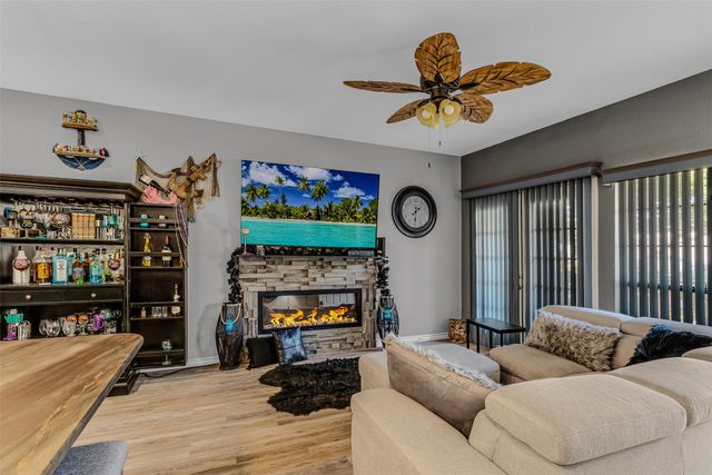 1933 Island Circle B106, Tool, TX 75143