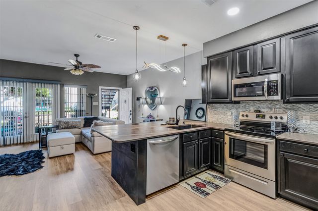 1933 Island Circle B106, Tool, TX 75143