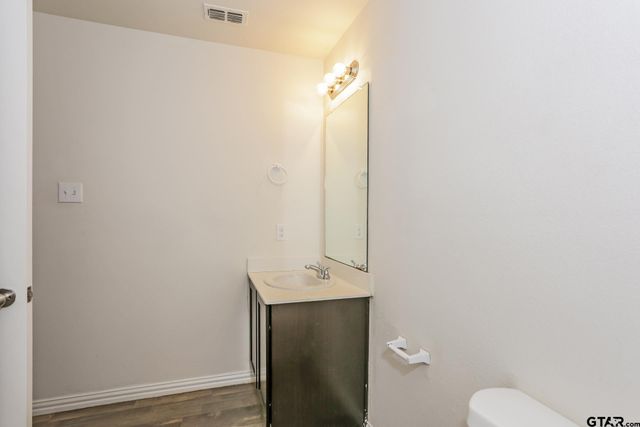 2304 N Glass Ave, Tyler, TX 75702