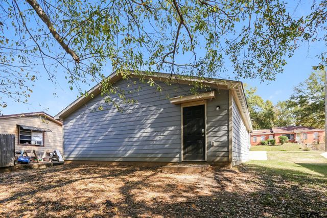 2304 N Glass Ave, Tyler, TX 75702