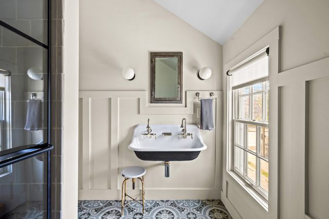 1924 Lake Avenue, Wilmette, IL 60091