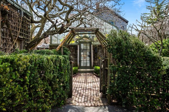 1924 Lake Avenue, Wilmette, IL 60091