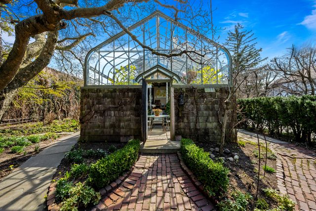 1924 Lake Avenue, Wilmette, IL 60091