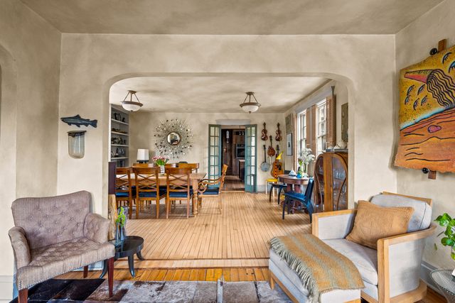 1924 Lake Avenue, Wilmette, IL 60091