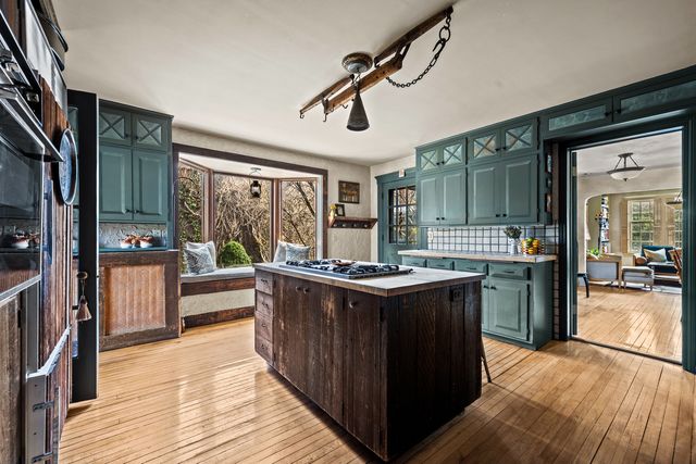 1924 Lake Avenue, Wilmette, IL 60091