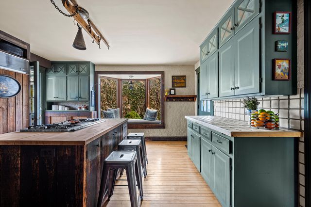 1924 Lake Avenue, Wilmette, IL 60091