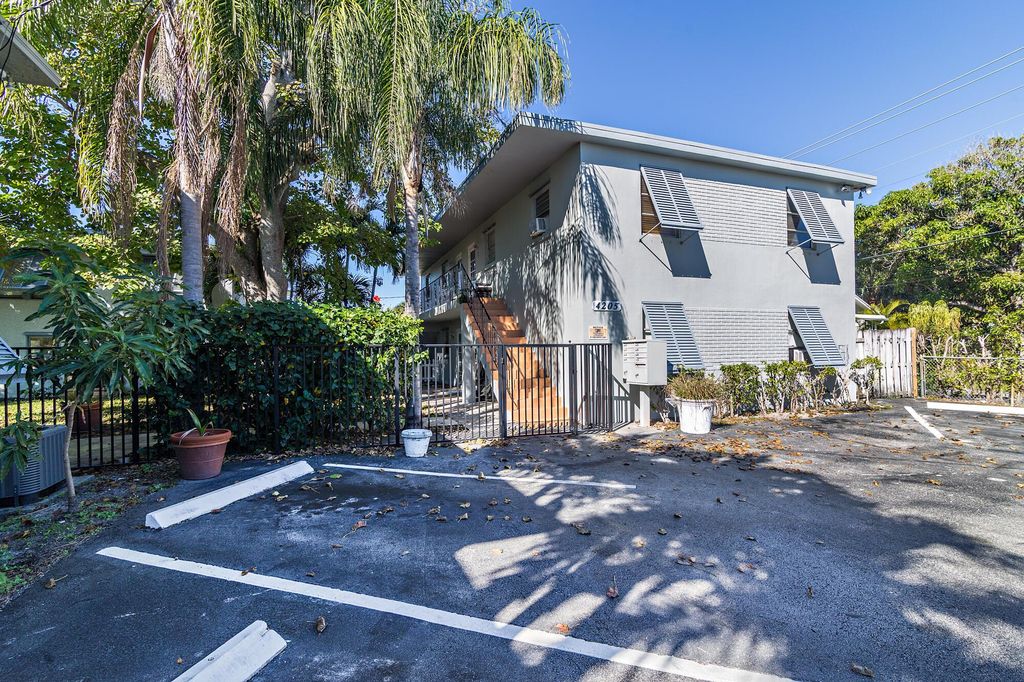 4205 N Flagler Drive 2, West Palm Beach, FL 33407