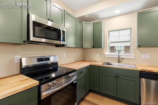 207 W Womack Avenue, Cripple Creek, CO 80813