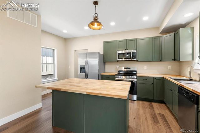 207 W Womack Avenue, Cripple Creek, CO 80813
