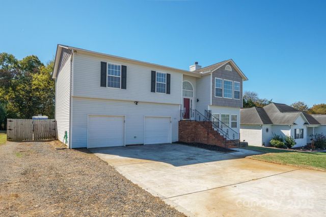 3673 Farm Lake Drive SW, Concord, NC 28027