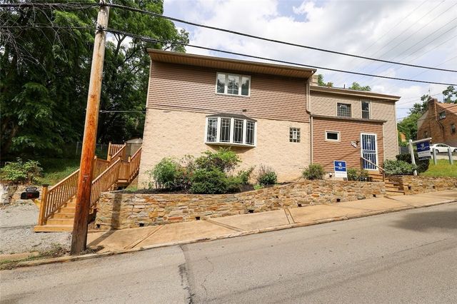 2373 Hopeland St, Carrick, PA 15210