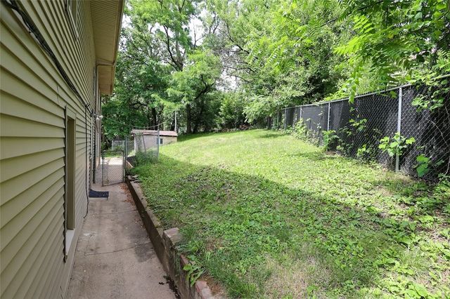 2373 Hopeland St, Carrick, PA 15210