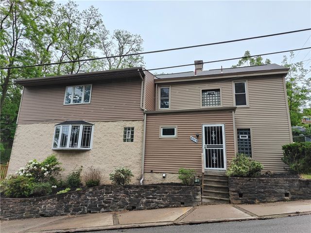 2373 Hopeland St, Carrick, PA 15210