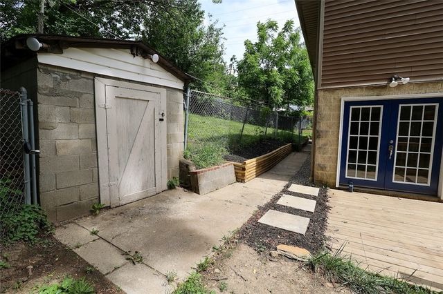2373 Hopeland St, Carrick, PA 15210